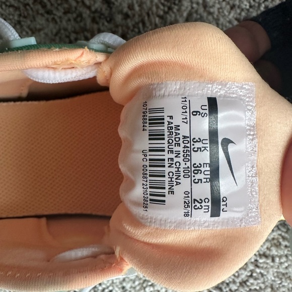 NWB Nike Air Vapormax Plus (sz 6) - Picture 6 of 6